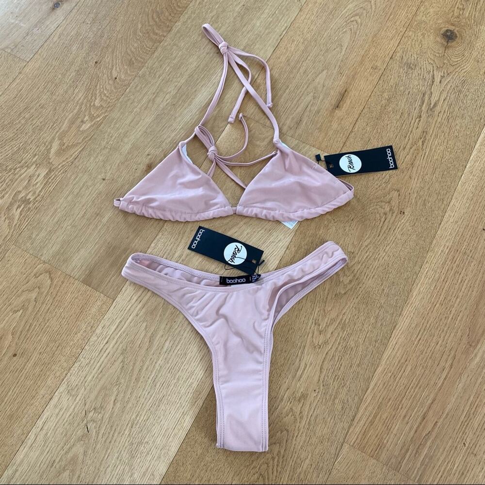 Boohoo - Essentials Itsy Bitsy Bikini Top and Hipster Bikini Brief in Dusty Pink